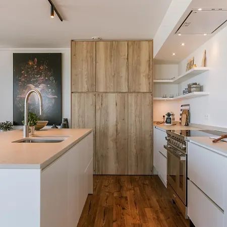 Vakantiehuis Huswell - Spacious With Huge Terrace With Sea View