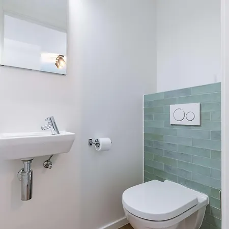 Vakantiehuis Huswell - Spacious With Huge Terrace With Sea View